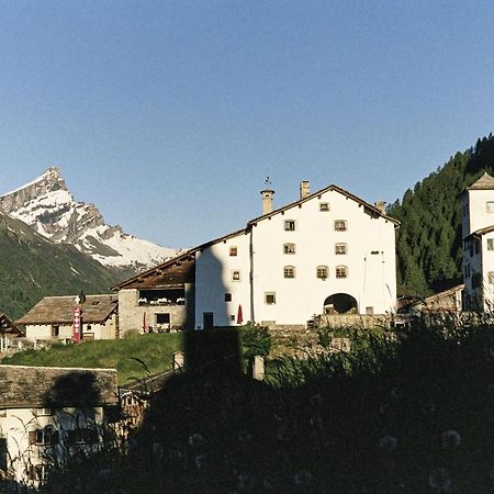Hotel Weiss Kreuz Splügen Buitenkant foto