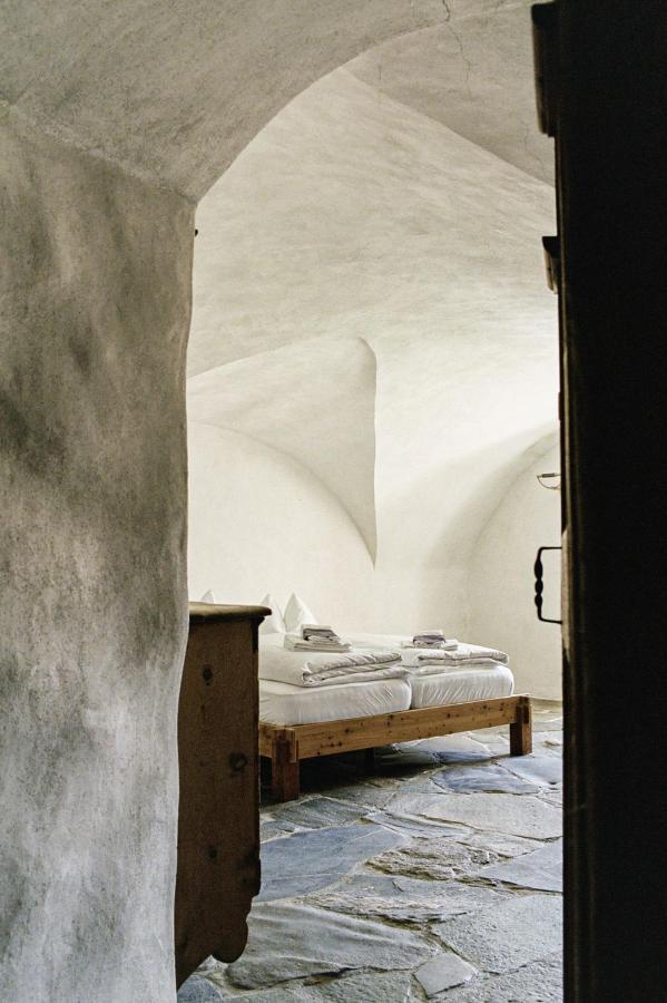 Hotel Weiss Kreuz Splügen Buitenkant foto