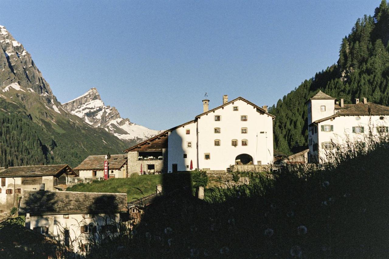 Hotel Weiss Kreuz Splügen Buitenkant foto