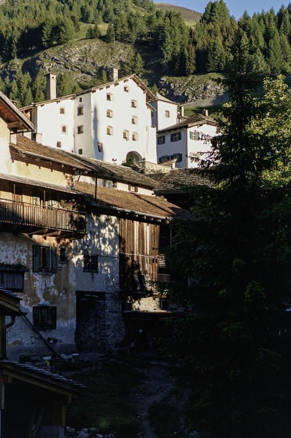Hotel Weiss Kreuz Splügen Buitenkant foto