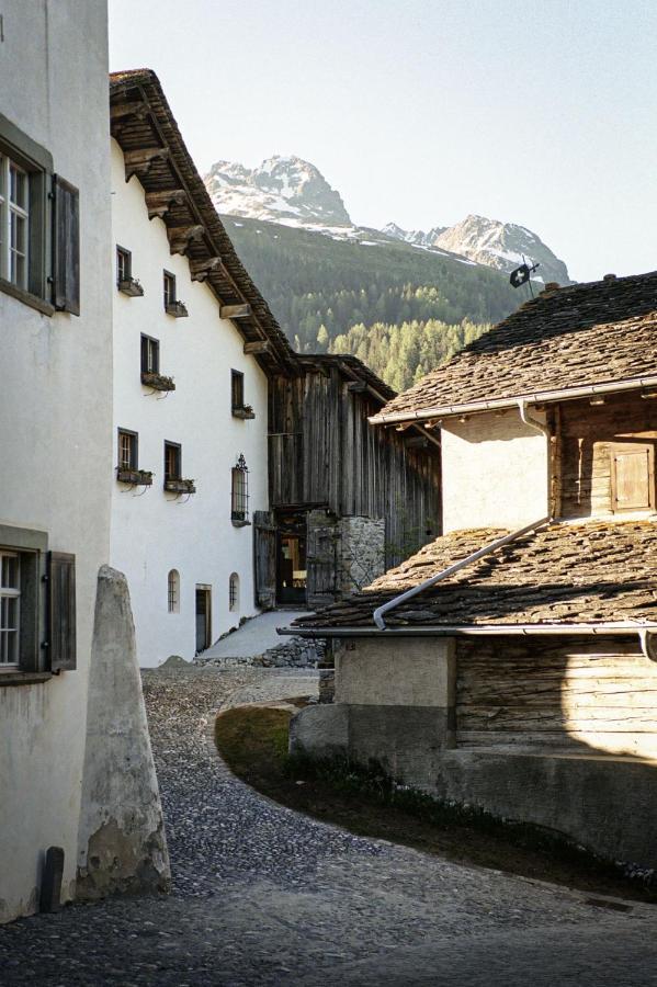 Hotel Weiss Kreuz Splügen Buitenkant foto
