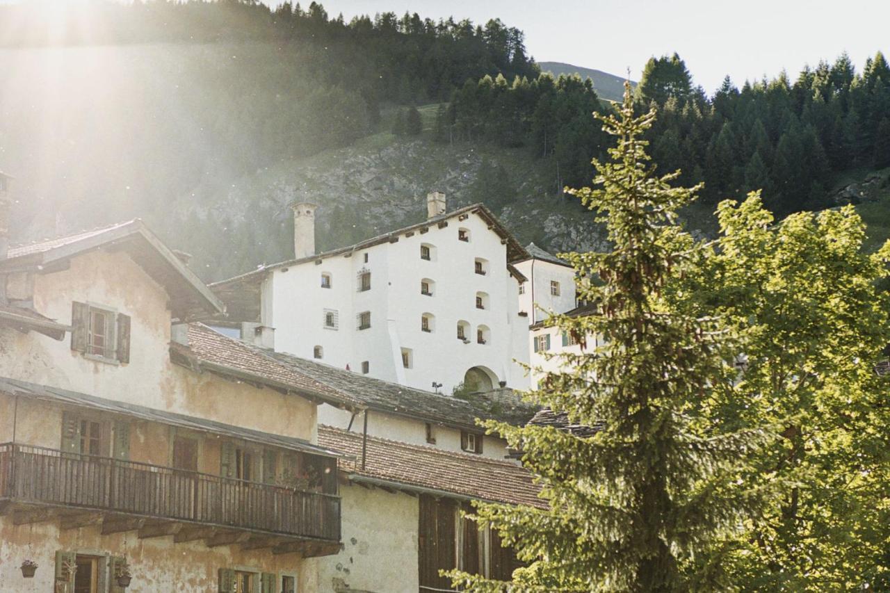 Hotel Weiss Kreuz Splügen Buitenkant foto